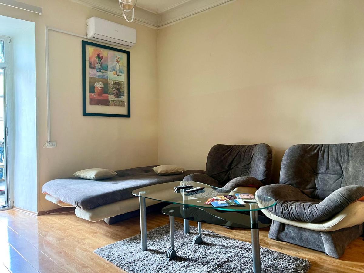 Apartment In Old Tbilisi Orbeliani Square Exterior photo